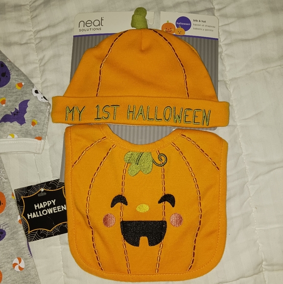Halloween Sleeper Beanie & Bib - Picture 3 of 4